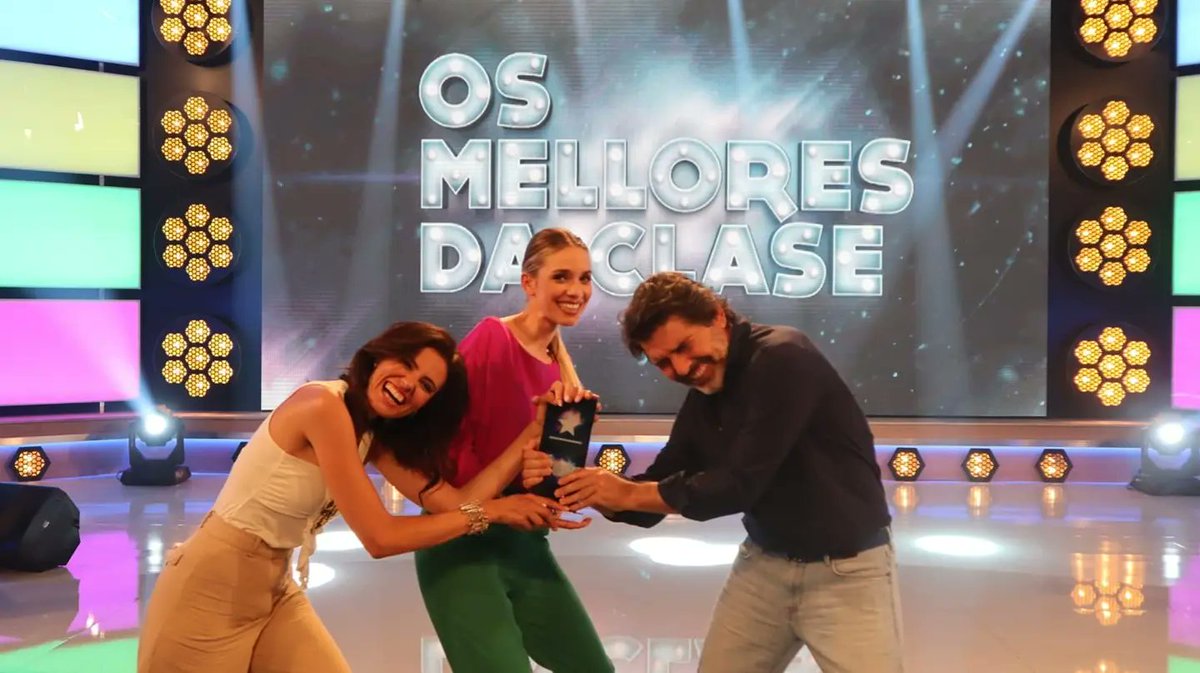 comareacast's tweet photo. Esta noche en @TVGalicia tenemos cita en #OsMelloresDaClase con nuestro gran y querido actor @M_SanMartin_ 🕺🕺
#ManuelSanMartin #actor #TalentoComarea #Comareacast #TeamComarea #audiovisualgalego #programas #tvg https://t.co/4rMeBZY2TM