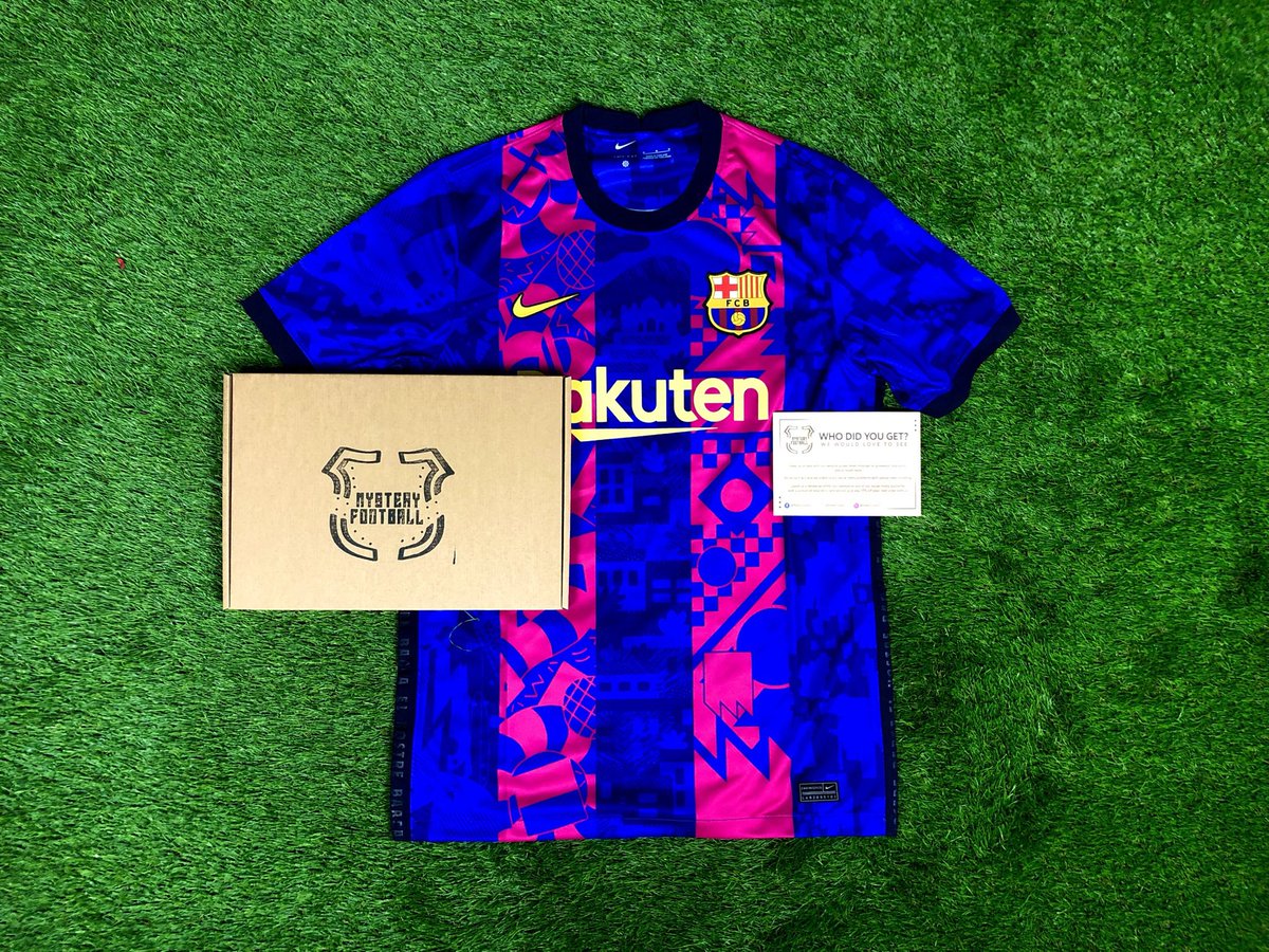 mysteryfootball's tweet photo. We are giving away a Mystery Football shirt to one lucky follower!👕 

To enter: 
1️⃣ RT this tweet
🤝 Follow us and @ftblstoreuk 

Good luck! 🤞🏻 https://t.co/gDTpejCCDm