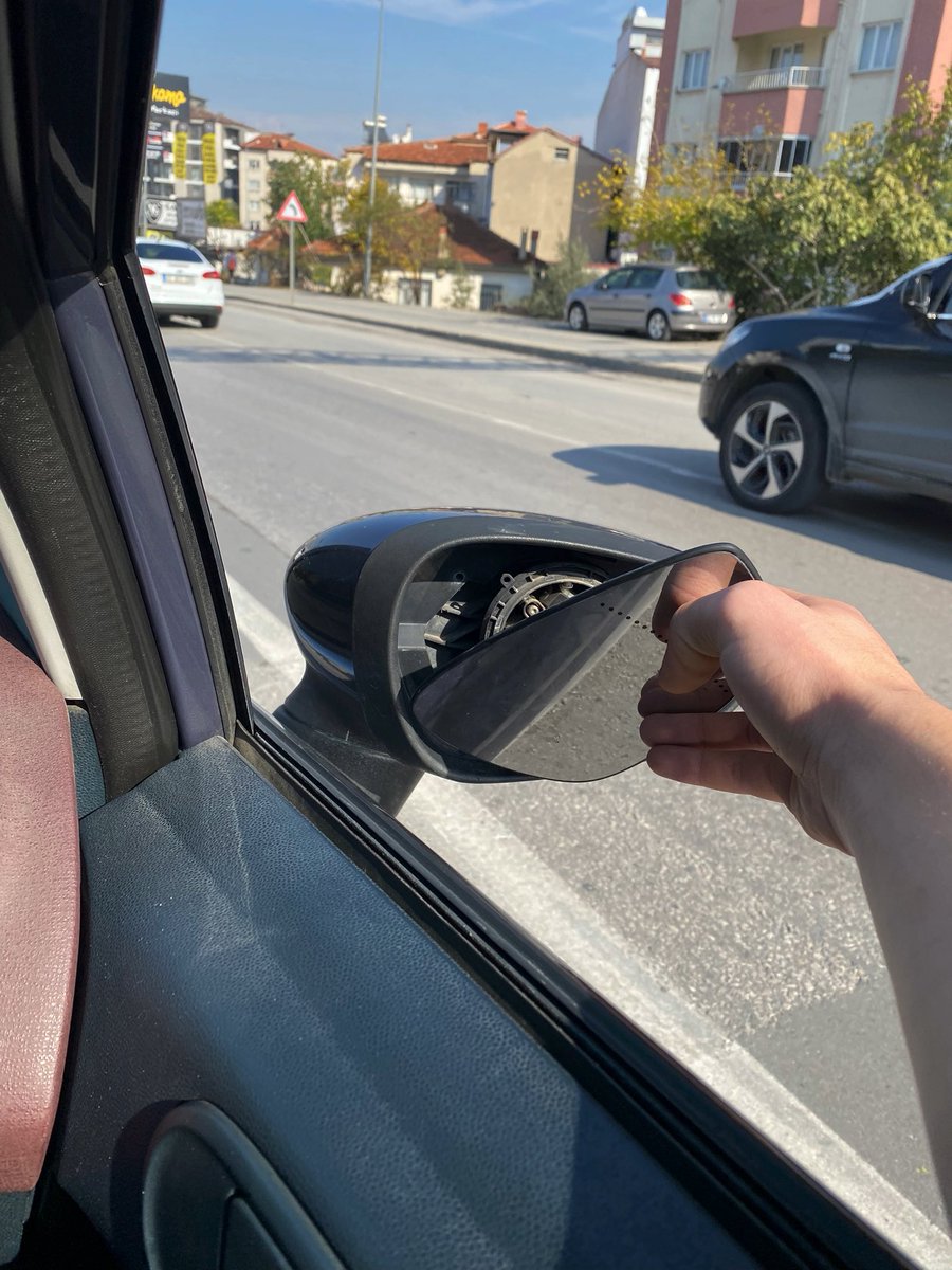 Tugaybzbs's tweet photo. Dün geceden sonra sabahına ayna olarak mesaiye başlıycağımı hiç düşünmemiştim xbxnnzndnx https://t.co/pI213qw9Gh