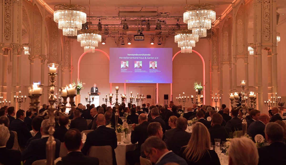 infohersteller1's tweet photo. Rückblick auf unsere letzte Jahreshauptversammlung und das Galadinner zur Verabschiedung von Dietrich Alberts. Herzlichen Dank für die tollen zwei Tage und see you next year....#HHG #FloraKöln #Jahreshauptversammlung https://t.co/vkGw3Rfjb8