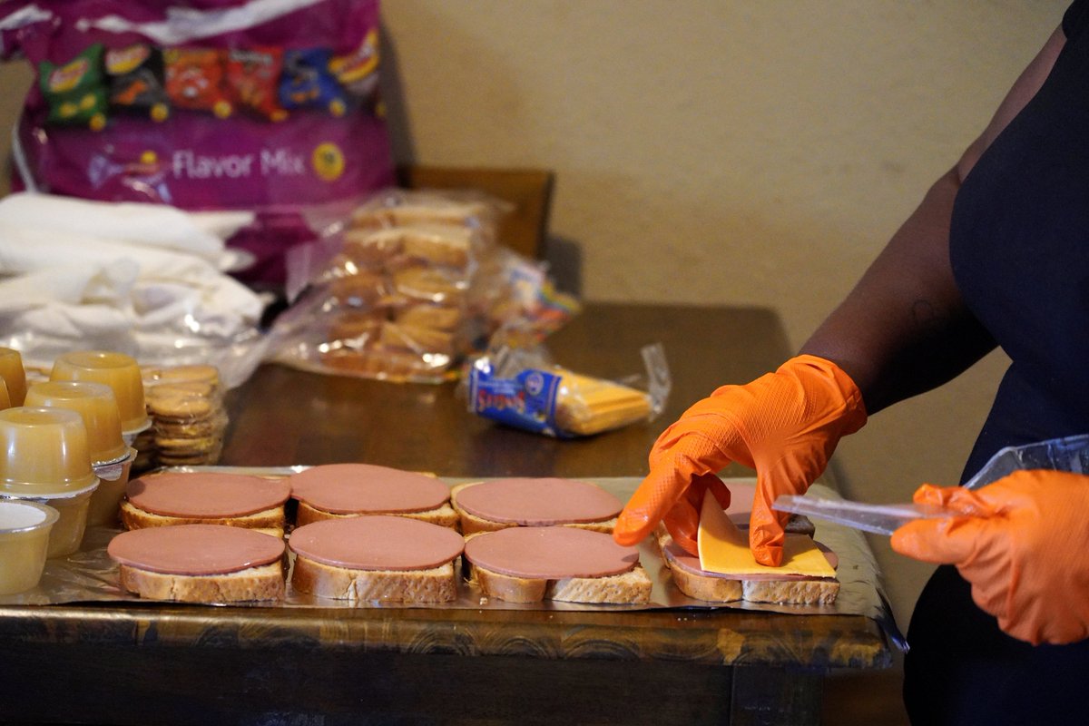ajplus's tweet photo. An Oregon city banned churches from feeding unhoused people more than 2x a week, after neighbors complained.

Churches in Brookings started offering up to 6 meals a week after other services were hit by #COVID19. New rules mean they now need permits just to serve 2 meals a week. https://t.co/Ql1uxyN0Wz