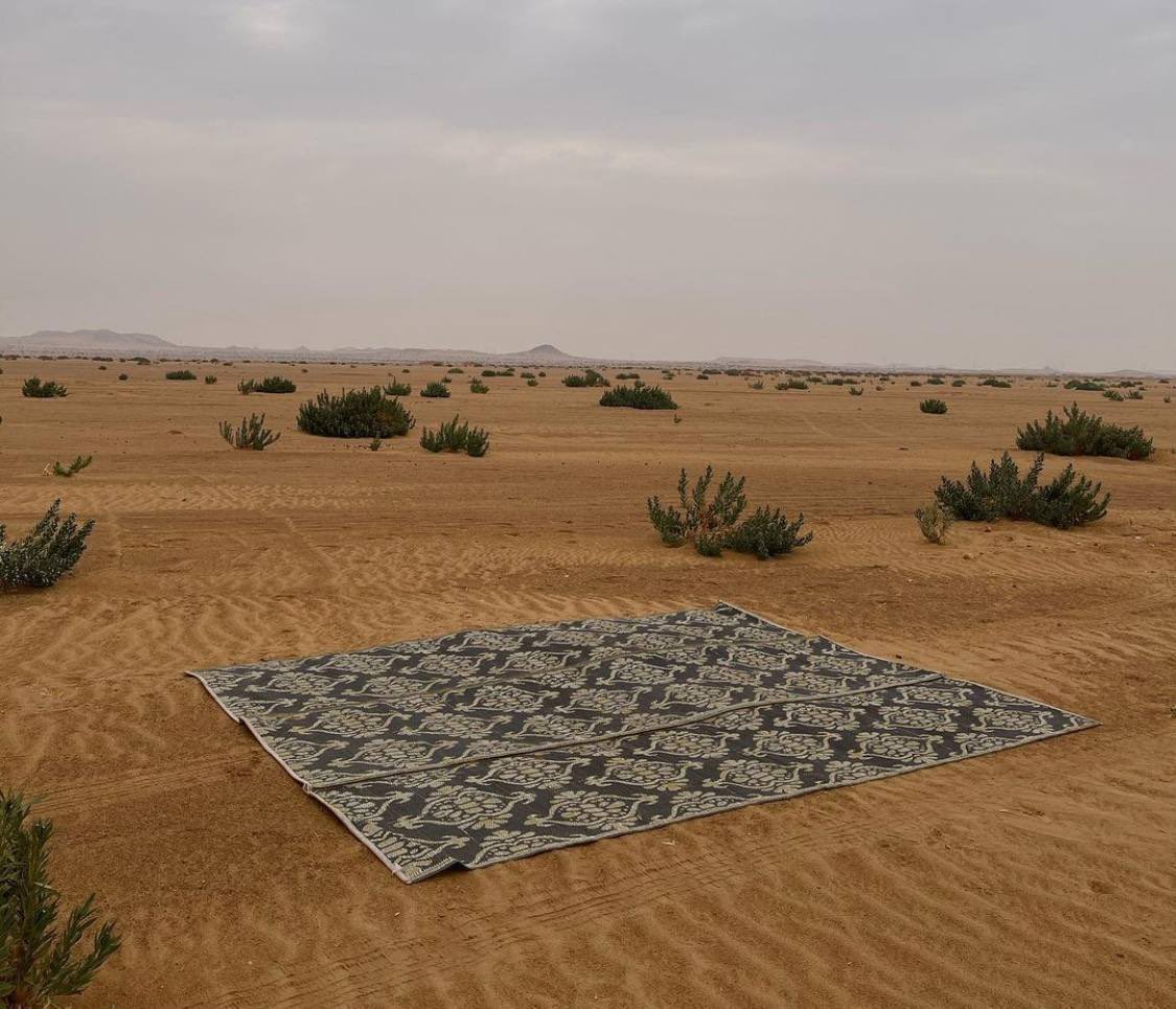 والله انه يوم يطري علي بعض العلوم
كنن سبـااع البر تـشتثـني بـ سنونهـاا

عزة النفس منعتنـاا من عيال الرخوم
والكرامه عقبّ اللي ماهوب يصونهـاا

لو تعودنـاا نحب المناكب والخشـوم
كان قد خاشرنا اهل الغنى فـ صحونها

انتعزز وان تعرض لنـاا اللـي فيه زوم
نحقره حتى شججرته تِحتّ غصونهـاا