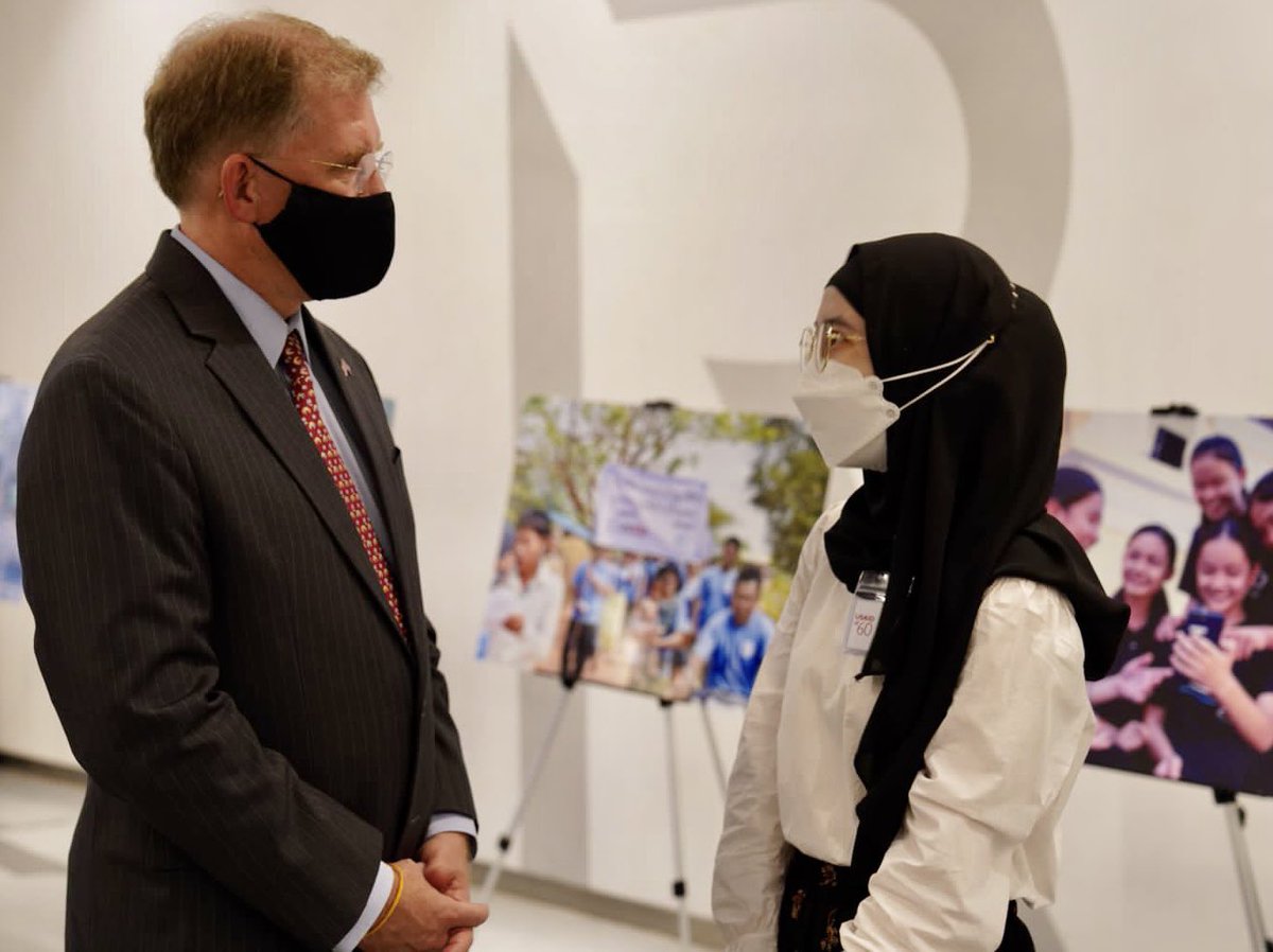 USAmbCambodia's tweet image. A great night to celebrate @USAID, established 60 years ago today! I&apos;m proud of U.S. development work around the world, including @USAIDCambodia&apos;s contributions to the economic &amp;amp; social progress of the Kingdom, working with the people of #Cambodia. Happy birthday, USAID!