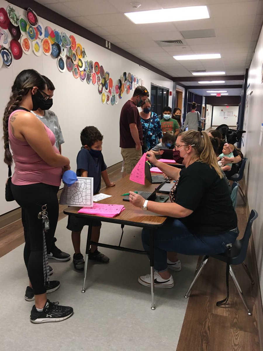 KateRRISD's tweet photo. What a successful Fall Family Fun Night @CaldwellHeights! @MichelleMontal8 @SBurnsCHE @ParentPrograms @sibylRRISD https://t.co/FrMvnhSOUb