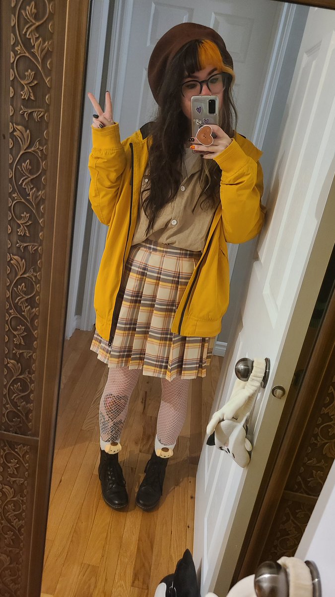SaraVengeance's tweet photo. My outfit is so cute today https://t.co/7M7cuzr4H2