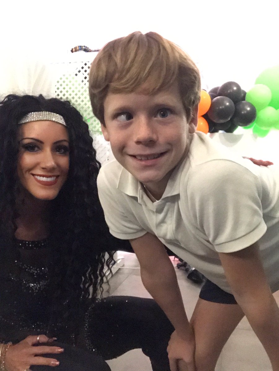 UltimateCher's tweet photo. Fabulous Halloween Show… Spanish style 🇪🇸 #cherimpersonator #halloween #believe #tributeartiste #marbella https://t.co/cFM3nqc3Ip