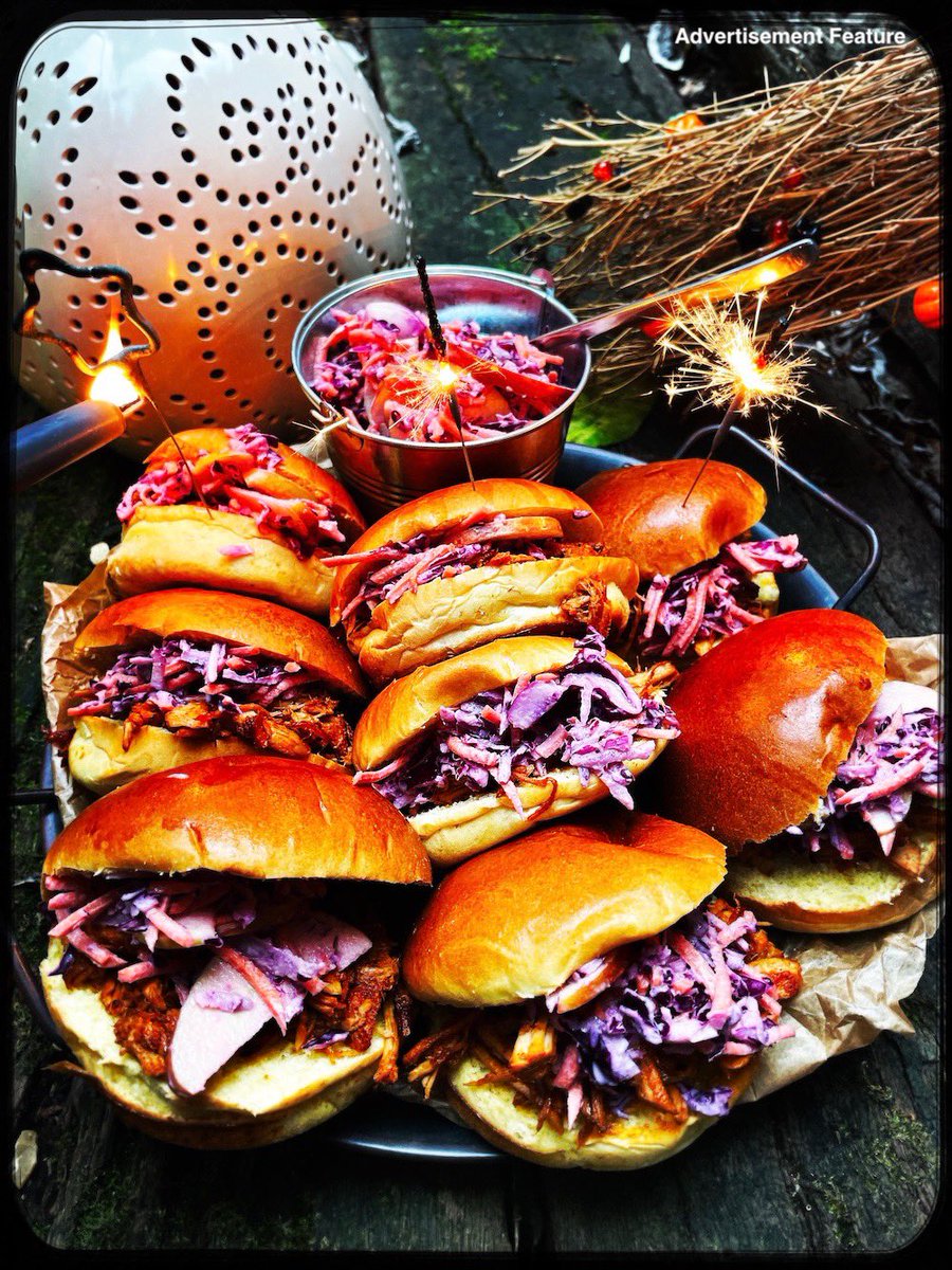 DaisiesandPieUK's tweet photo. AD - for the perfect Bonfire Night recipe, try our delicious Smoky Pulled Pork with homemade Apple Slaw stuffed into brioche rolls - totally delicious! #PerfectPulledPork 
@BritMums @AHDB_Pork https://t.co/4ablVAPynR https://t.co/swphZ4Px4J