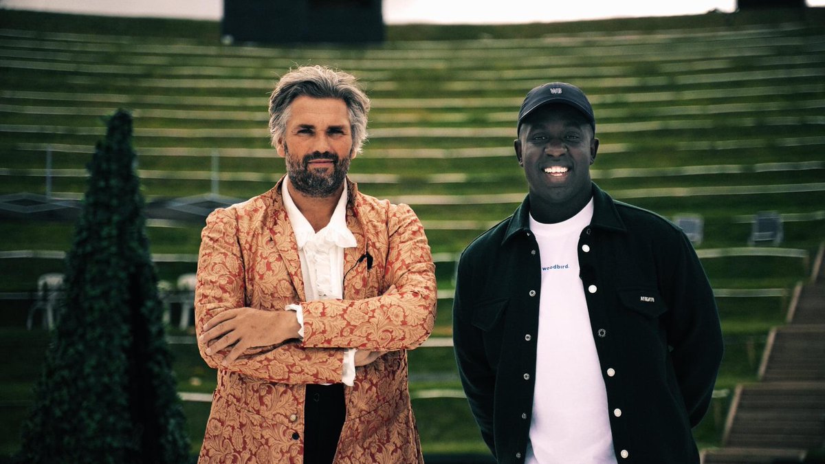 missmunter's tweet photo. Før premieren på Rigoletto i sommer fik #OperaHedeland besøg af #MelvinKakooza. Se om @PeterLodahl havde succes med at lære Melvin at synge opera på @tv2danmark torsdag kl. 20.00. 

P.S. Hvis du tror, at #hedeland er i Jylland, får du en olfert. 

#operadk #mitroskilde #heltsort https://t.co/z3rGj7ZKap