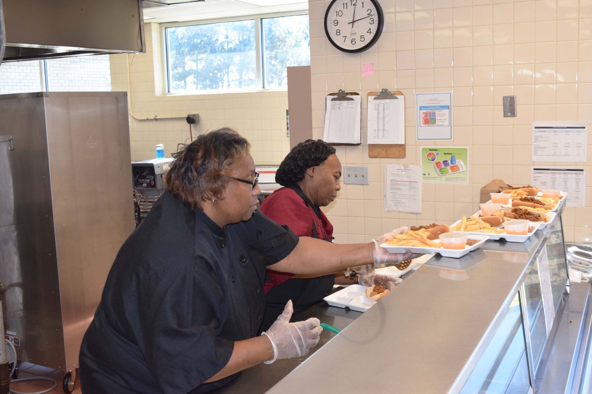 WilLouGray's tweet photo. Shoutout to our cafeteria staff! They keep our students fueled for success. Check out the amazing food they prepare here at Wil Lou Gray 🤗🍎 #cafeteria #wlgos #wlgosfood https://t.co/BvTbIhfaDJ
