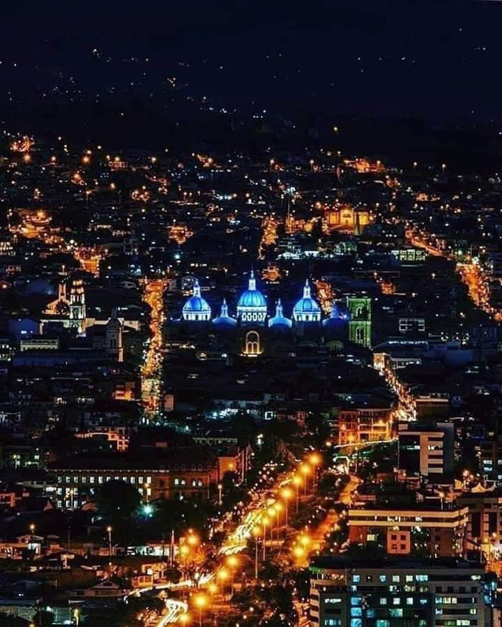 MrMonkeybanda's tweet photo. Viva la hermosa #Cuenca y bella gente, hoy en sus 201 años de independencia! #VivaCuenca. Saludos amigos https://t.co/89ZCsiGJni