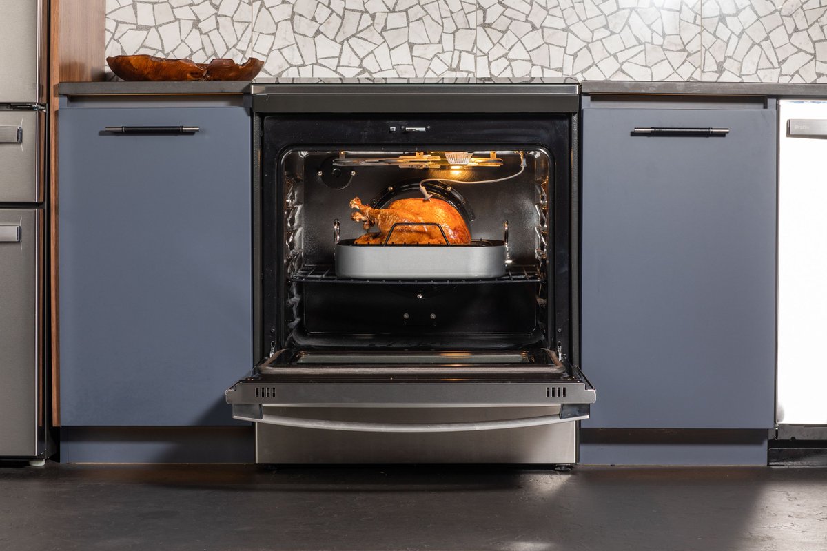 Gobble, gobble: GE wants you to trust its smart oven to cook the perfect turkey theverge.com/2021/11/3/2276…