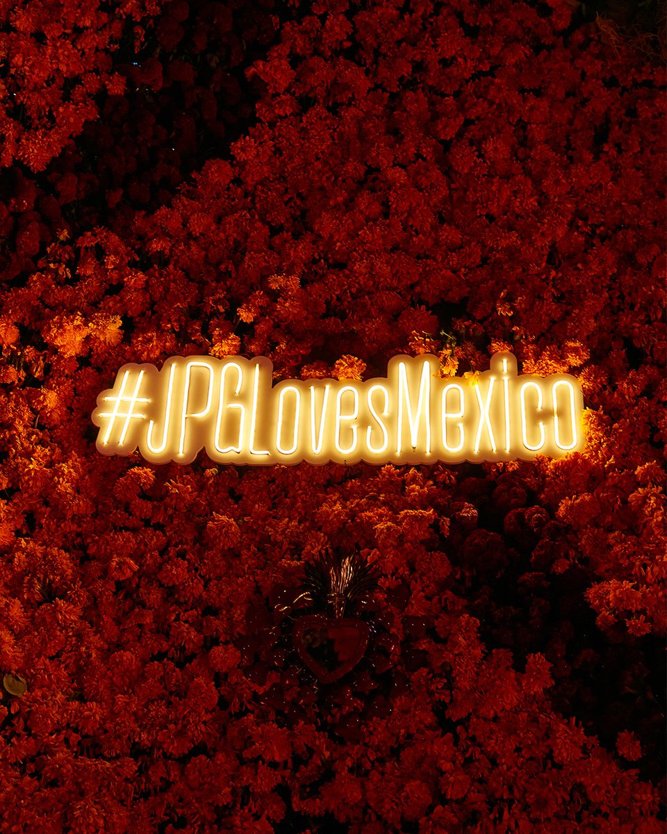 JPGaultier's tweet photo. It was curated by #UbuntuMarket, a collective showcasing artisan communities, to enhance their work, done with social conscience. Local craftsmen created unique pieces using different mexican techniques.
#DiaDeMuertos #JPGLovesMexico #JeanPaulGaultier https://t.co/xsQ81waGAH