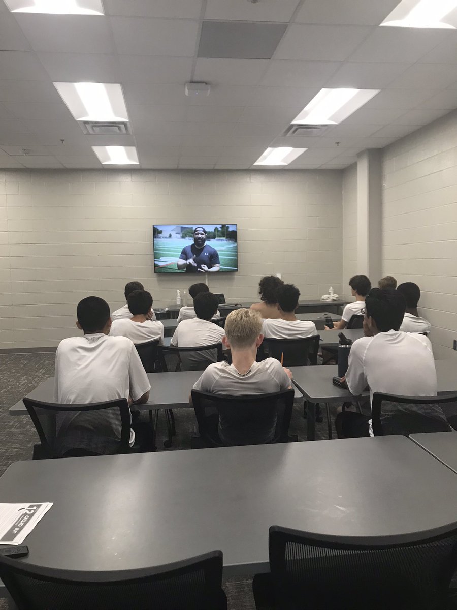 DavenportHoops's tweet image. How do you respond to when YOU get called out!? Can you separate who you are from what you do? Another great word from @MackeySpeaks @2Wordstv #CalledOut