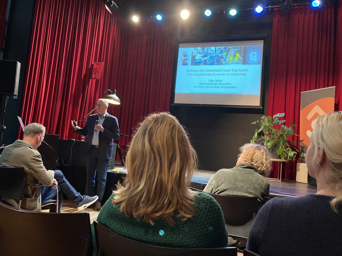 “Lezen is iets wat je gedaan moet hebben en daar kun je niet vroeg genoeg mee beginnen.” 
Keynote spreker Jelle Jolles onderbouwt tijdens het symposium “Ik ben leraar dus ik lees” waarom lezen essentieel is voor ontplooiing.