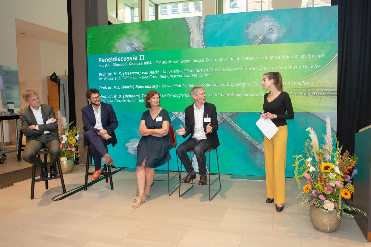 tudelft's tweet photo. De opwarming van de aarde dwingt kennisinstellingen, overheden, bedrijven en burgers tot het werken aan oplossingen voor klimaatuitdagingen. #tudelft opende de #ClimateActionHub, een fysieke ontmoetingsplaats voor #ClimateAction. #Iedereendoetwat #nkw https://t.co/F9va8EcMmY https://t.co/xVFb9Sj8Cu