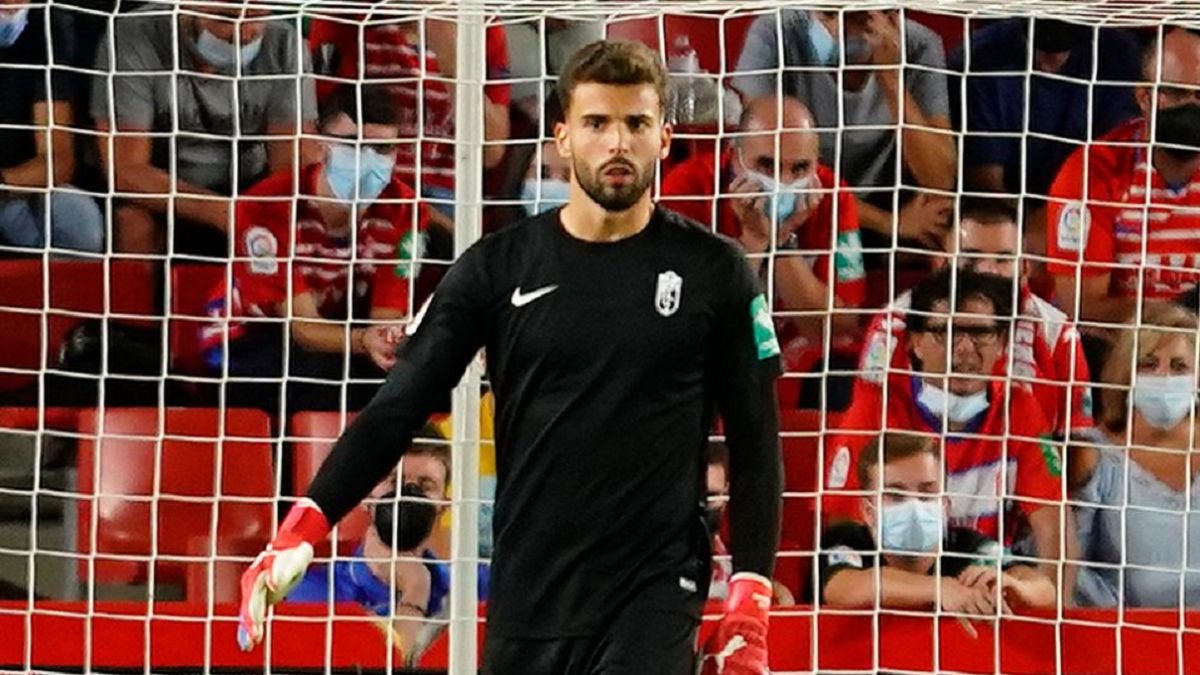 If you too are wondering - who TF is Luis Maximiano..

1. He won me the UCL with Sporting on FM19 😄
2. He plays for Granada 🇪🇸
3. No GK in Europe has saved more PSXG than him 👏
4. He's only 22 years old....