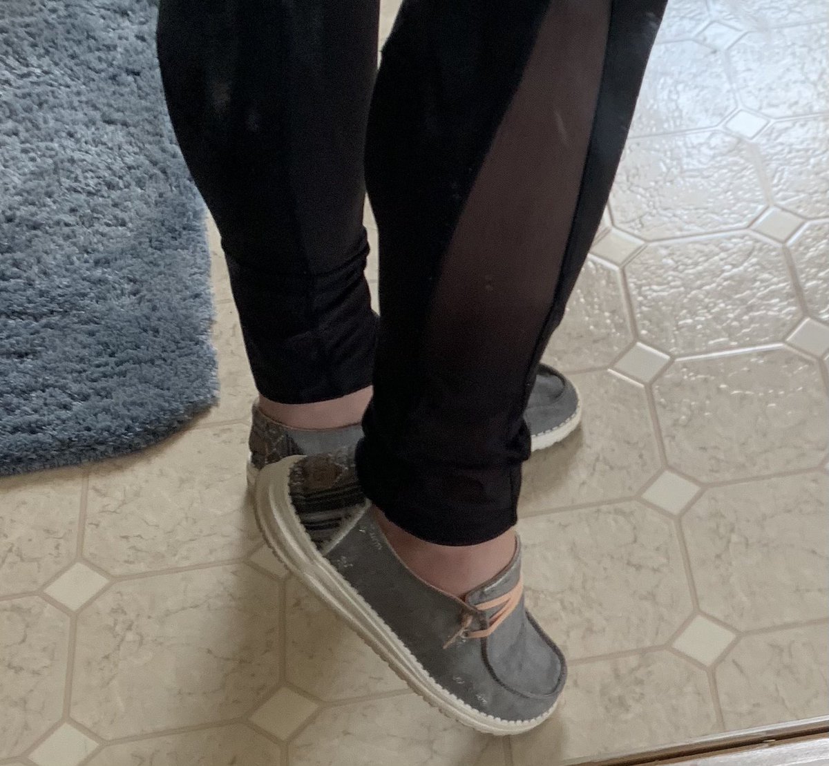 Sarah Lowe tweet media