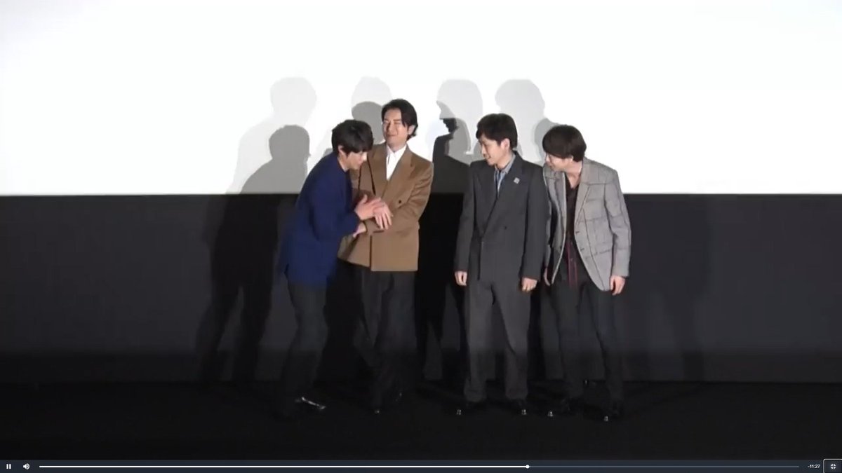 mariposa_star69's tweet photo. I've missed their smiles, their laughter and just how fun it is when they are together! It makes me so happy to see them lined up by each other's side looking so happy. 
This is the magic of Arashi! 💙❤️💚💛💜
#嵐デビュー22周年 
#嵐デビュー22周年おめでとう 
#感謝カンゲキ雨嵐 https://t.co/FdpDDHDBvm