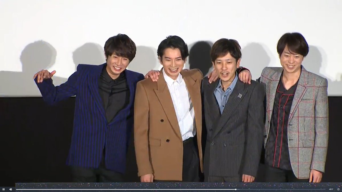 mariposa_star69's tweet photo. I've missed their smiles, their laughter and just how fun it is when they are together! It makes me so happy to see them lined up by each other's side looking so happy. 
This is the magic of Arashi! 💙❤️💚💛💜
#嵐デビュー22周年 
#嵐デビュー22周年おめでとう 
#感謝カンゲキ雨嵐 https://t.co/FdpDDHDBvm