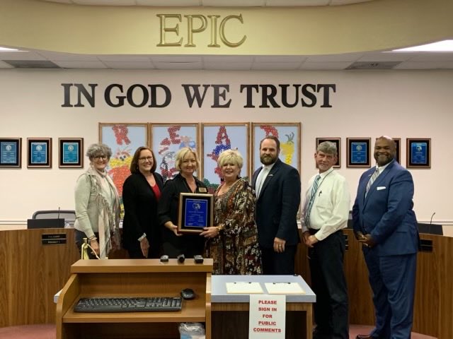So excited to be in Walton County to present their Master Board plaque. ⁦<a href="/FLSchoolBoards/">FLSchoolBoardsAssoc</a>⁩