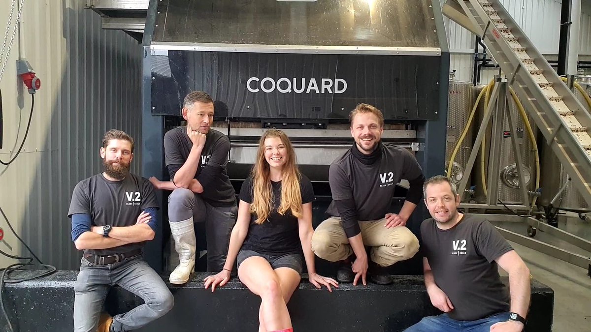 BlackChalkWine's tweet photo. Harvest 2021 is over!! The grapes are pressed and the tanks are full 🍇 A huge effort by everyone involved - looking forward to tasting the results of this hard fought vintage in a few years time🥂 Time for our team to get some well deserved rest 🤗.
#ItsAboutThePeople #Team https://t.co/8ILKUut54N