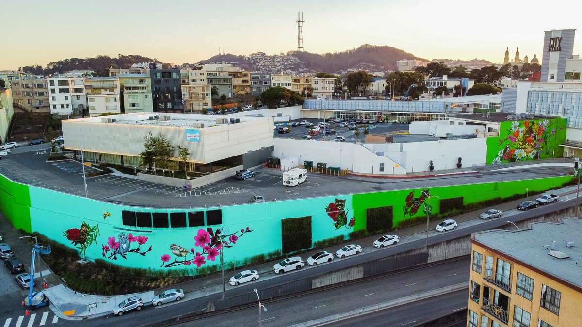 Love combining art with shopping at our City Center property in San Francisco! Share your favorite poses in front of the murals and don't forget to tag us!

#AKR #REIT #AKRLeasing #AcadiaArtwork