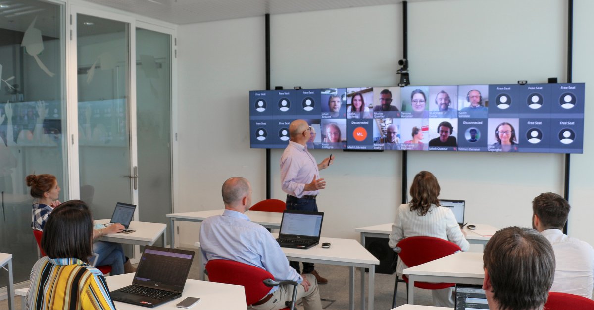 Barco's tweet photo. π£ The future is hybrid! Discover the trends and challenges in hybrid learning and how to overcome them for successful training outcomes in our webinar on November 23.
#onlinelearning #corporatelearninganddevelopment #hybridlearning
https://t.co/JVEIkGuMpt https://t.co/rCa33D0ES6