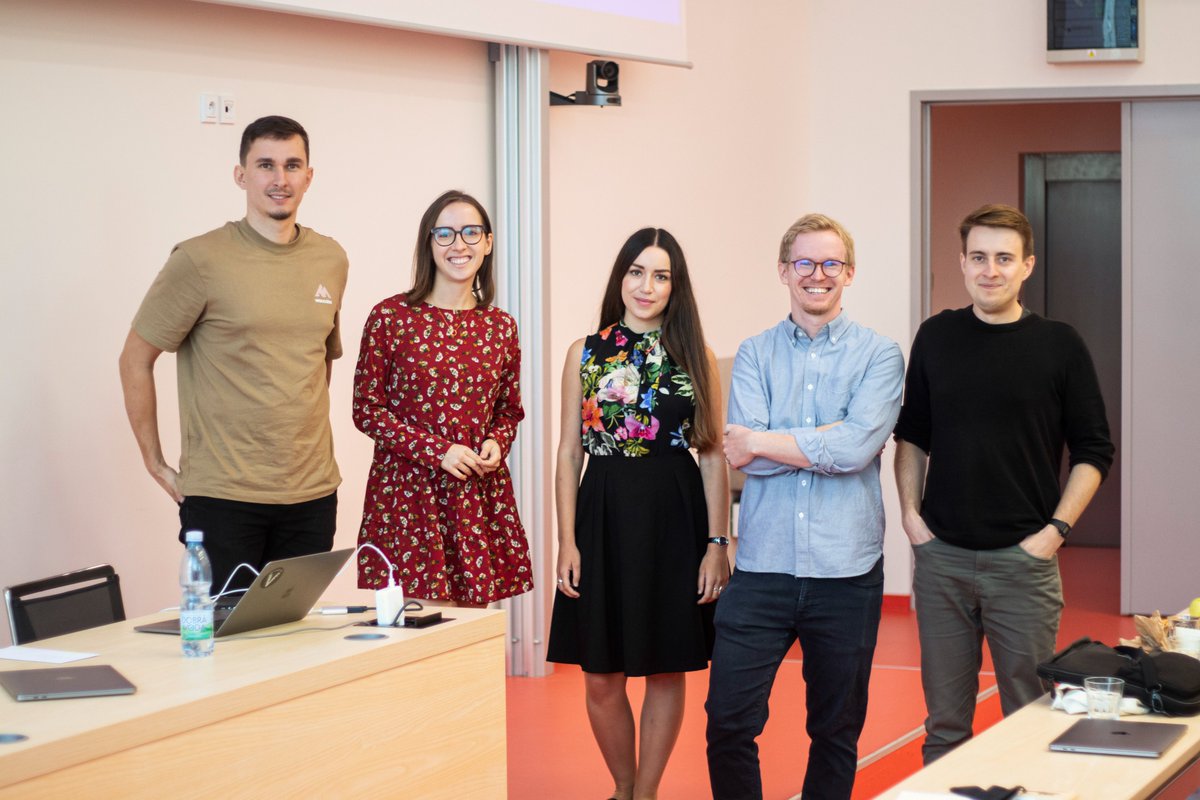 investeecz's tweet photo. V neděli naposled! Studenty čeká poslední studijní den a závěrečná panelovka na téma Rozdílnost asset classes. Pak odevzdání investiční teze a napsání testu. A nás? 😊 Vyhodnotíme pilotní semestr a zvážíme, zda otevřít i další. Moc děkujeme za obrovský zájem o studium🤞
#investee https://t.co/Uayrbbgyr4