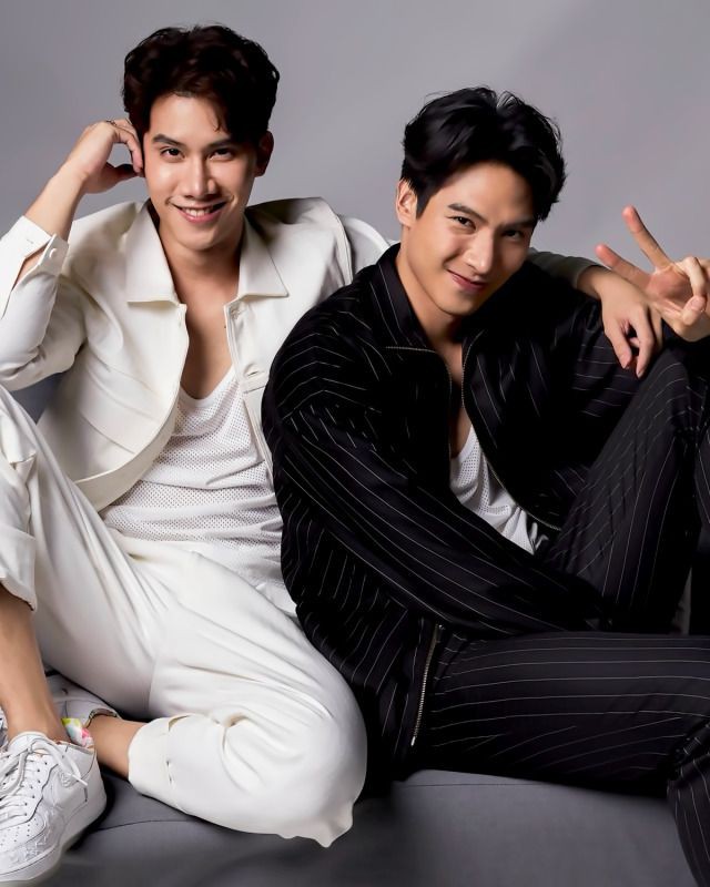 sheresada54's tweet photo. Nuestros chicos siempre brillan trabajando juntos o separados , pero siempre se mantienen en apoyo , esto es una amistad inquebrantable 😊☝️sigamos aquí con ellos por mucho tiempo 💪🍓🍑👑👑
#MaxTul
#Tul_pakorn
#maxiiin_
#MaxTulAlways
#maxtul6thanniversary
📸 Google https://t.co/qRYLH7HvTX