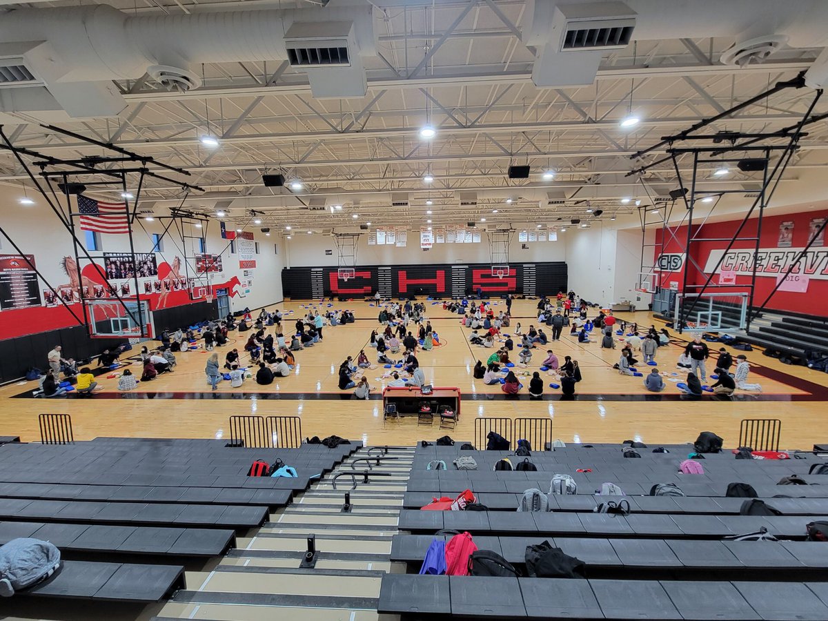 Creekview_SpMed's tweet photo. Senior CPR day at Creekview #creekviewsportsmedicine @Creekview_SpMed @CreekviewLeads @CFBathletics https://t.co/Wx4wW51udZ