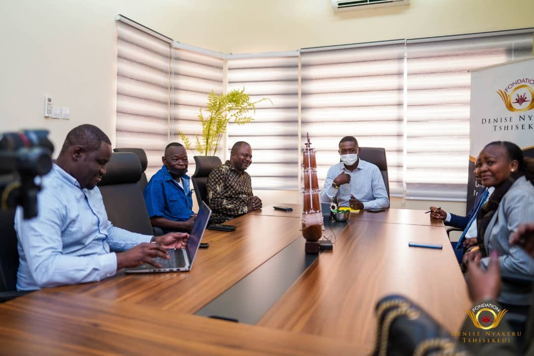 leParrainRDC's tweet photo. 📁RDC: le comédien Mungenzi Kangayi Noël "Yandi Mosi" a été reçu par le Coordonnation de la Fondation @DeniseNyakeru Tshisekedi [ FDNT ].Souffrant d'un problème du cœur, il sera évacué en Afrique du Sud pour des soins appropriés. Cfr @rkitsita https://t.co/n7zNcWzVrm
