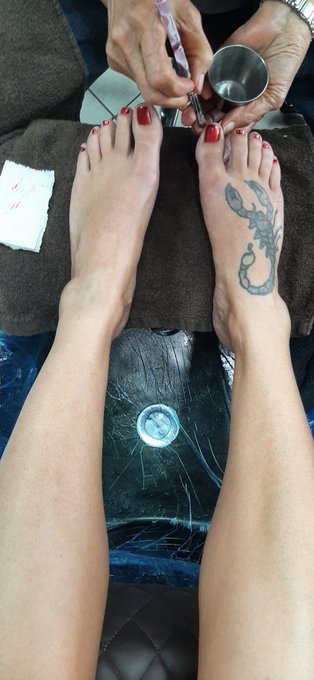 Fresh mani/pedi in flashy red for birthday week!❤ https://t.co/aLDsX91dmM<a href="/tag/momcomesfirst"class="tags"><span>#momcomesfirst</span></a>