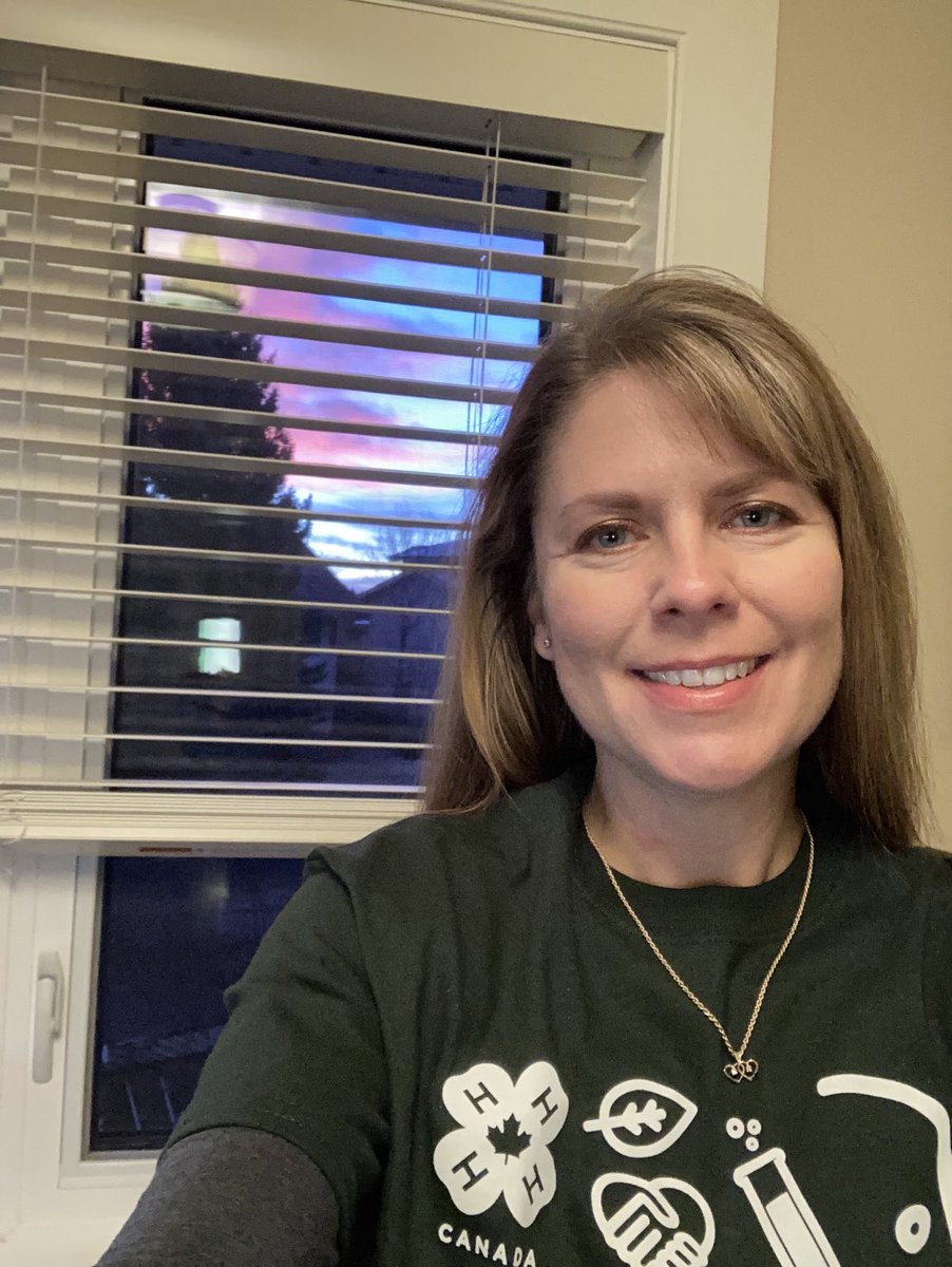 Celebrating ⁦<a href="/4HCanada/">4-H Canada 🍀🇨🇦</a>⁩ on #ShowYour4HColours day with a beautiful Calgary sunrise in the background. ⁦<a href="/BASFAgSolutions/">BASF Agricultural Solutions Canada</a>⁩