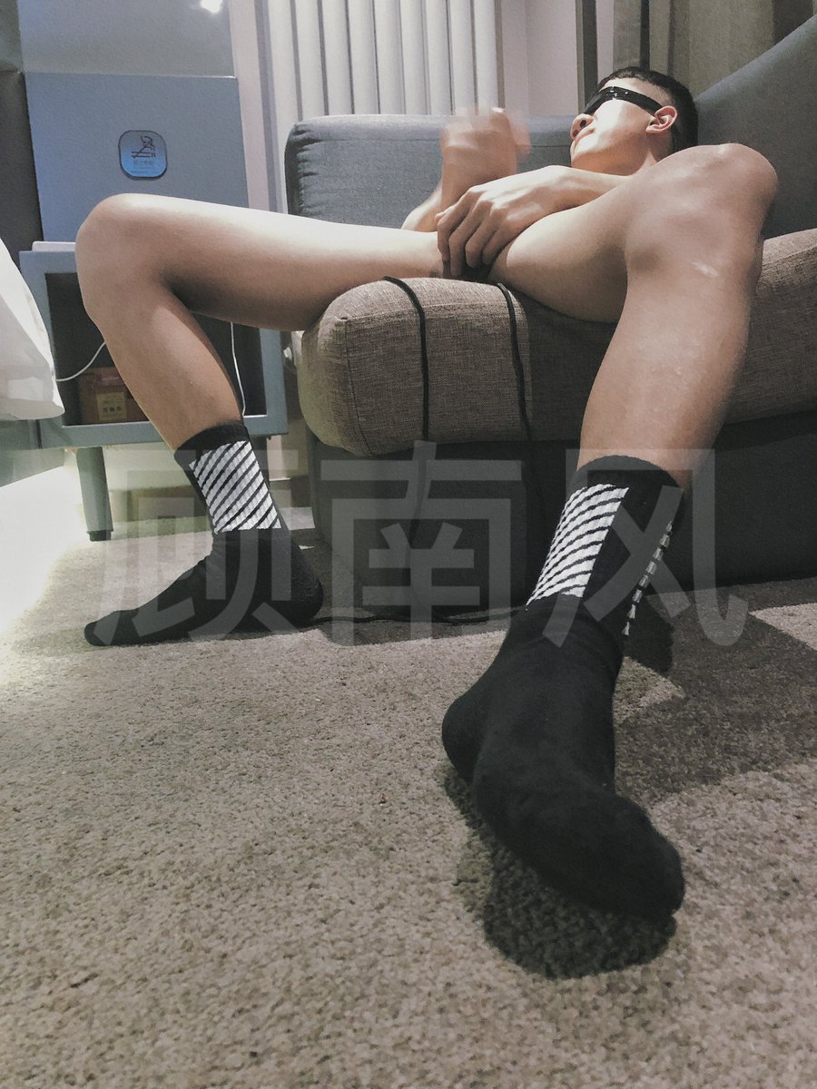 Gbz1234's tweet photo. 还是那个高中生🎒
还是那样的诱惑👅

ps’ 你们的转发点赞就是我从现在开始日更的动力 https://t.co/3cpwX6S1Df