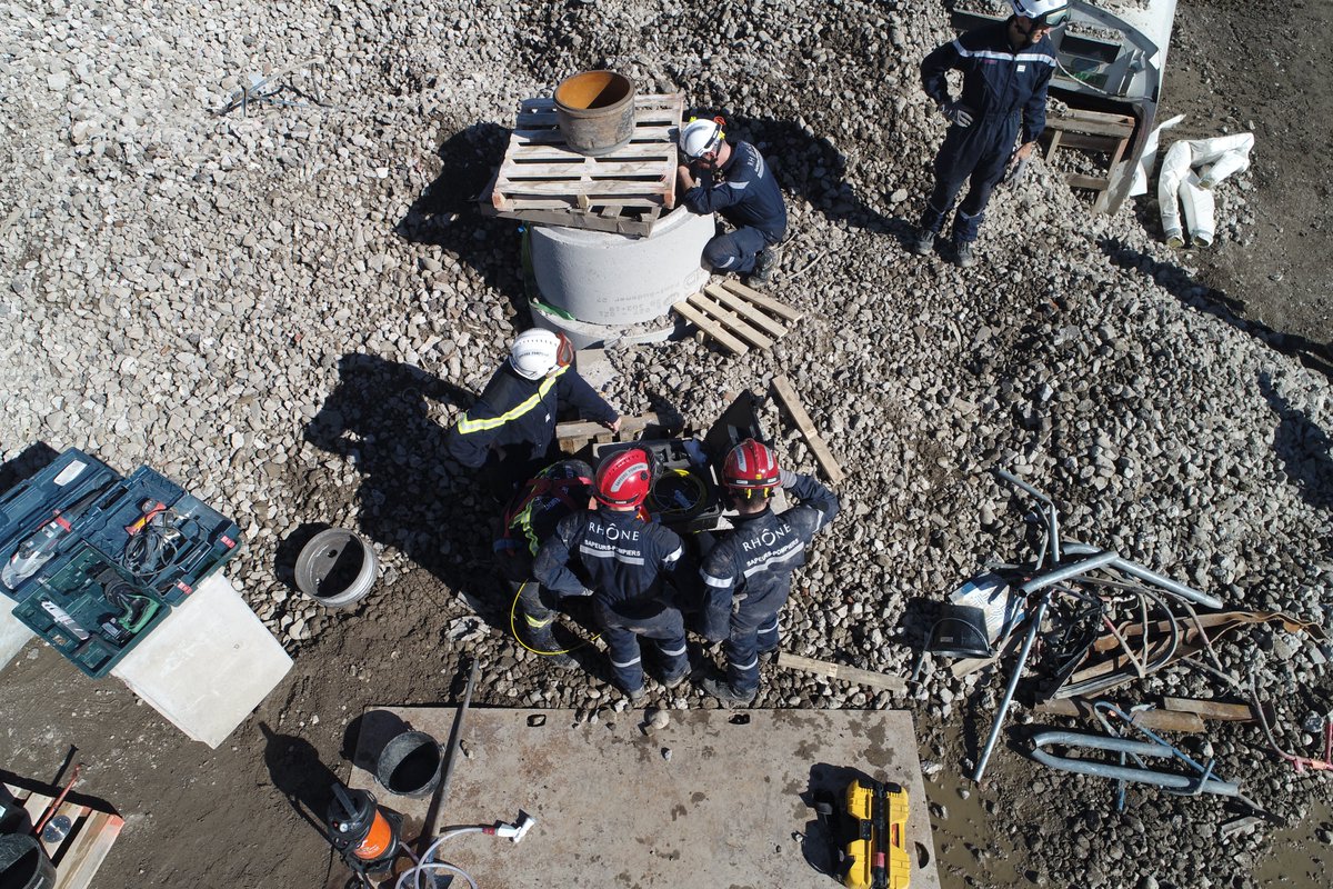 SDMIS69's tweet photo. [SPÉCIALITÉ] 👩‍🚒🧑‍🚒

Un stage USAR 1 de la spécialité SD du @SDMIS69 s’est déroulé du 4 au 8 octobre dernier. L'objectif était d’intégrer 6 jeunes officiers SPP à la spécialité. Au total ce sont 8 stagiaires qui ont validé leur emploi d’équipiers USAR de niveau 1. https://t.co/Xqc2cHPAXf