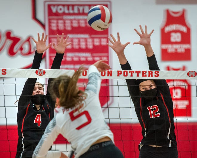 AdamDuvall's tweet photo. Journal Star athlete of the week nominee-
@Hall_Victoria11, @MTHSAthletics 
The Redbirds have gotten steady play from their junior setter, who dished out 24 assists in last Thursday's Class 3A Streator Regional title win.

Vote: https://t.co/VR0EqJayr2

#pjspreps https://t.co/AUnbYuV4yr