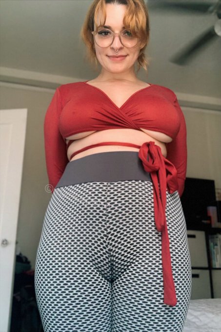 This kitty is hungry https://t.co/d8JVQ4gg4p