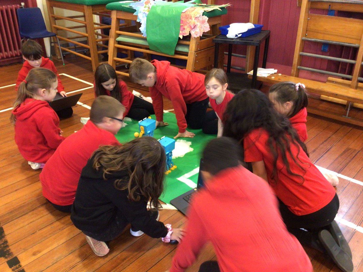 OrmistonPrimary's tweet photo. P5 have been amazing at teaching p4and p2 about how to use the Marty’s @DigiLeader_Scot # digileaderlearn https://t.co/jSoygCI5jH