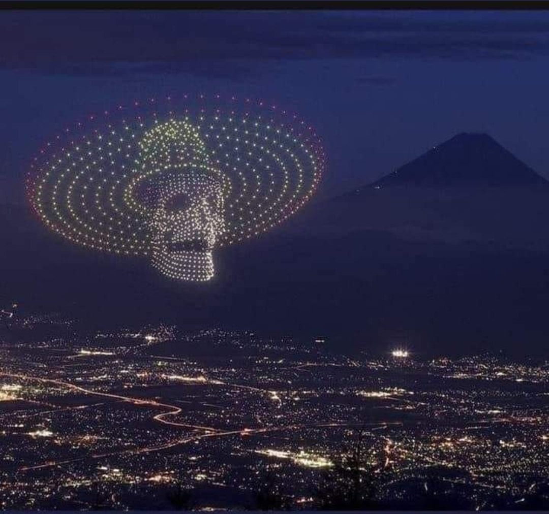 MartinDempsey7's tweet photo. @RichardDawkins Day of the dead drone display over Mexico City. 🇲🇽  could these be a good alternative to fireworks displays? 🎆 https://t.co/0xqZH2IQR5