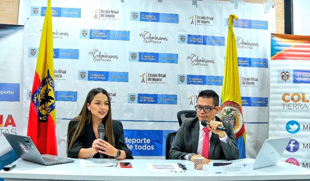 MinDeporteCol's tweet photo. "El deporte es un escenario propicio para proyectar cambios en favor del bienestar de los atletas. La prevención es indispensable para buscar factores de riesgo y disminuir síntomas de enfermedades mentales", resaltó el docente e investigador, Freddy Rodríguez. https://t.co/RnmW3ZvbbZ