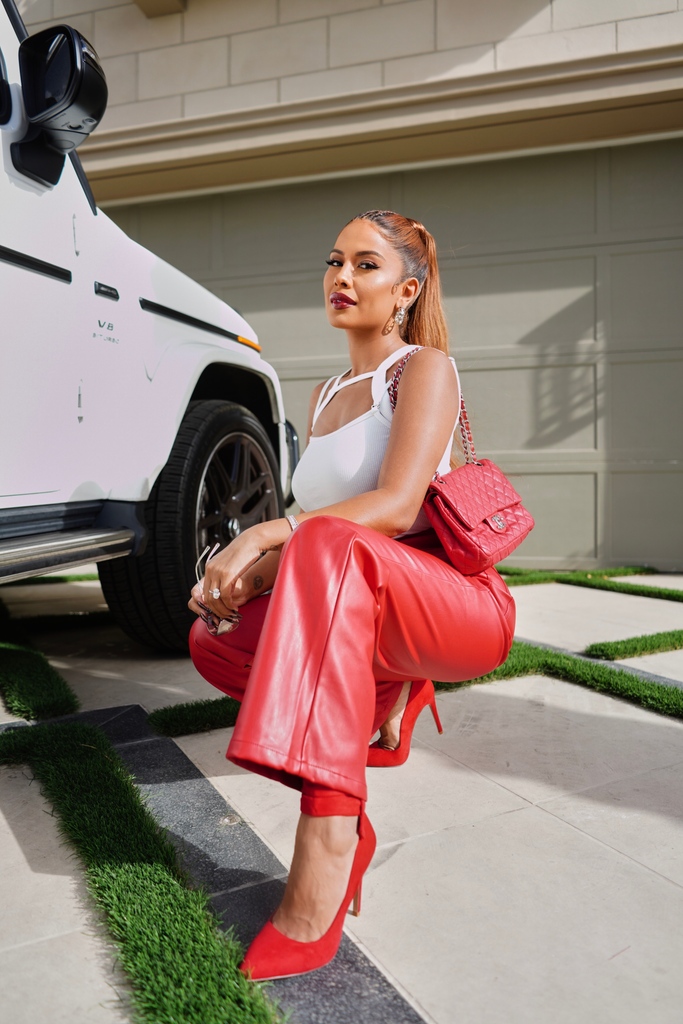 ShoeDazzle's tweet photo. Seeing red 😍 @yrispalmer #StyledinSD
Shop the Akeiyla Pointed Toe Pump --> https://t.co/cZtsqeJipj
Shop the Faux Leather Wide Leg Trouser --> https://t.co/U2tfzNn4Pb https://t.co/xEplsp7CJV