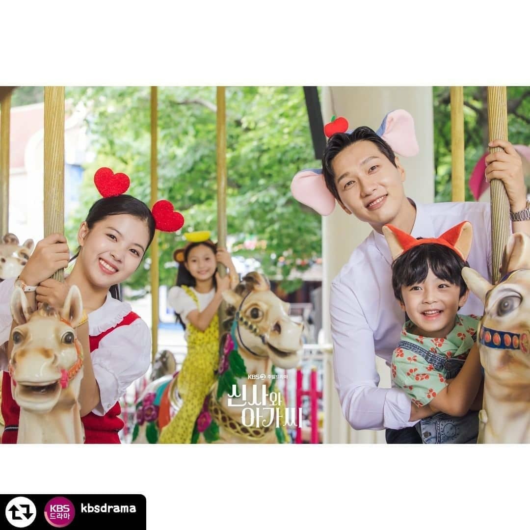 LeeSeHeePh's tweet photo. [Repost @familyent.official IG Post]

The first time they held their hands! haha, so sweet for this young lady and gentleman 😍 and their happy "family picture" 😍

This k-drama is worth to be watched 👍

#LeeSeeHee #이세희 #youngladyandgentleman #dandan #JiHyunWoo

©️ @KBS_drama https://t.co/ggUZDu1aga