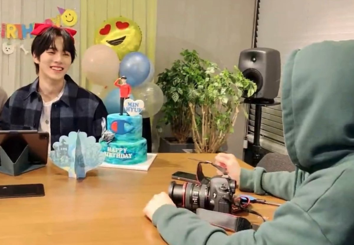 MINISMYLIFE_'s tweet photo. 아
진씸ㅋ 킹받네
..
왜 이렇게 예쁘게 올려다봄
왜 이렇게 예쁘게 웃어
...
우웩 https://t.co/z0nWEHBtXL