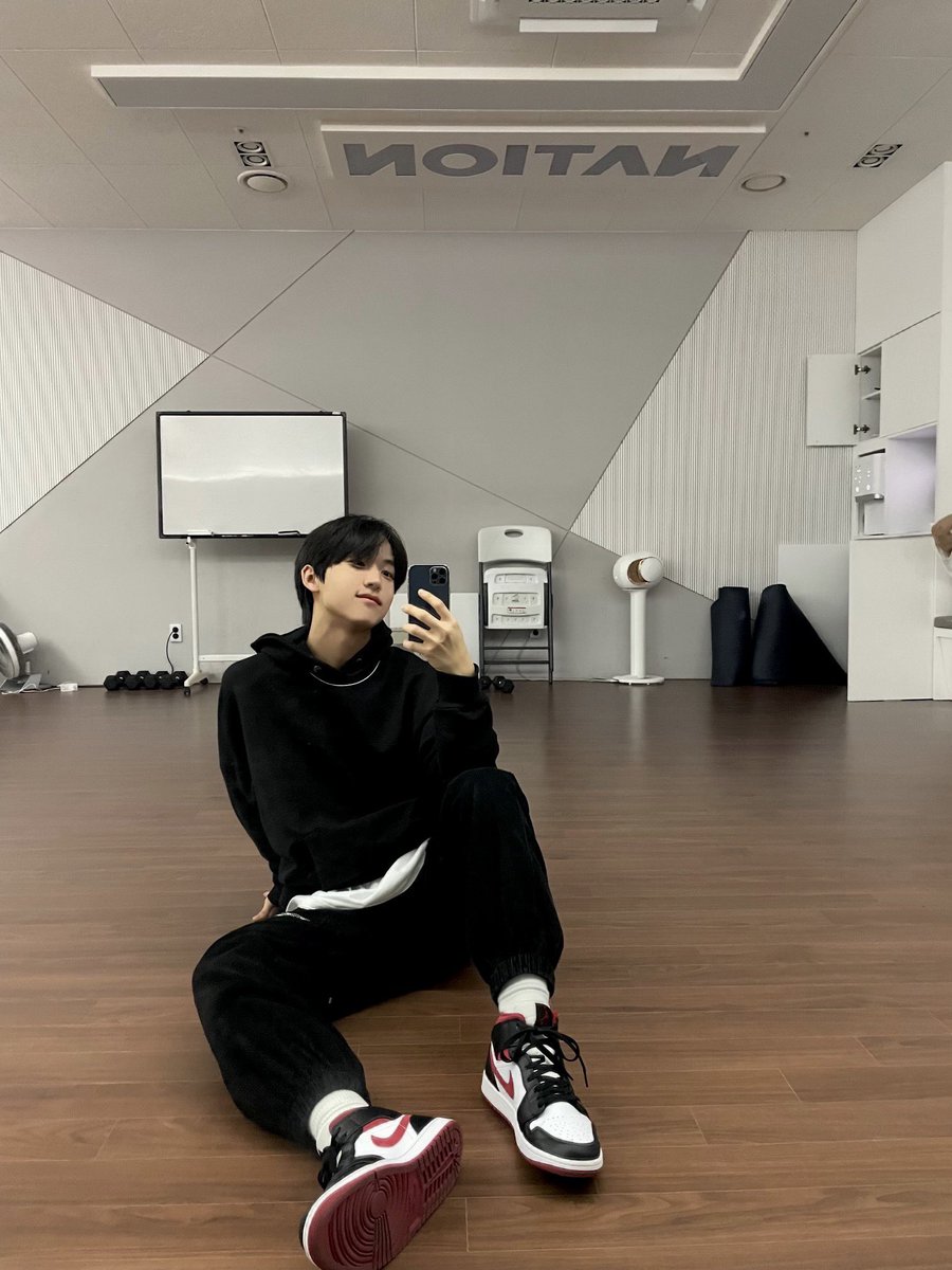 CRYSTALINJUN's tweet image. #iphoneuser 😜😜😜