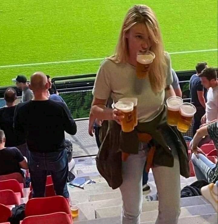 KupaTheRealest_'s tweet photo. Main Chick: I don't like football, bhora rinobhowa. 

Side Chick: https://t.co/GYogL65Hfe