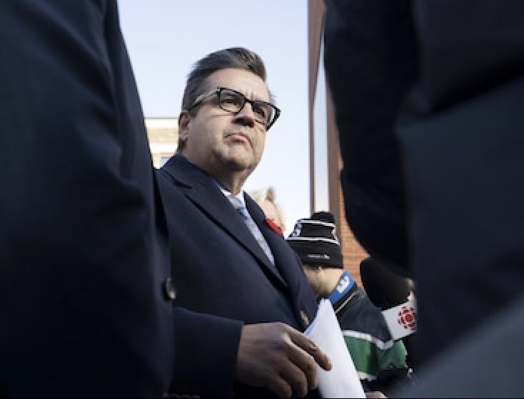 RomainSchue's tweet photo. Après avoir refusé de le faire durant des jours, sans justification d’abord, puis en évoquant des ententes de confidentialité, Denis Coderre va dévoiler dans la journée la liste de ses clients « et la nature des contrats » obtenus dans le secteur privé de 2018 à 2021 #polmtl https://t.co/OcdGnrftqP