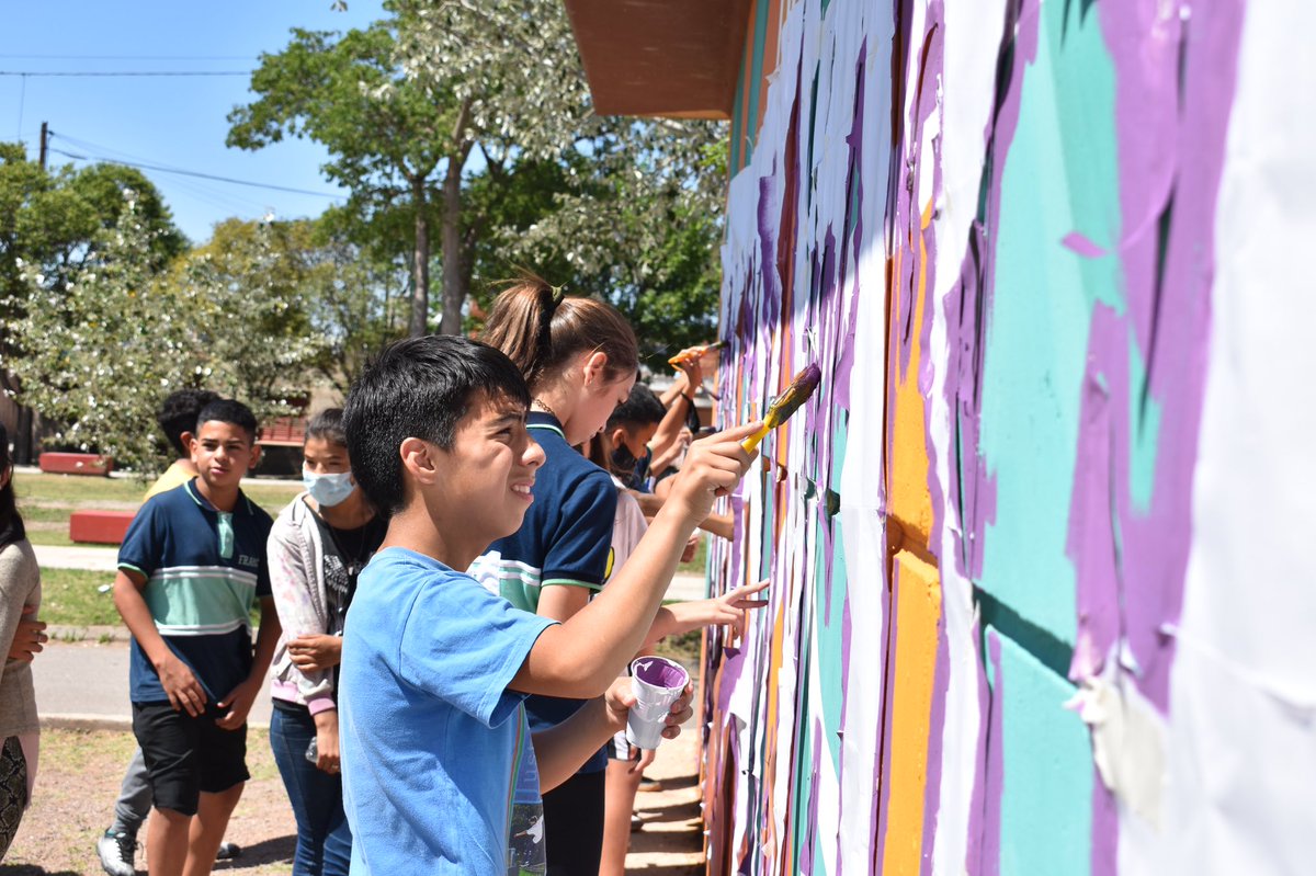 tori_flores's tweet photo. 🔹En barrio #SanJorge trabajando junto a los alumnos y alumnas de sexto grado del colegio 2 de abril pintamos un mural para poner #RELindo la zona del cole 😄🌎
De esta forma trabajamos para tener una #RECiudad para todos y todas ❤️🌱
#CórdobaDePie #CórdobaCapital https://t.co/5KcA37SaxV