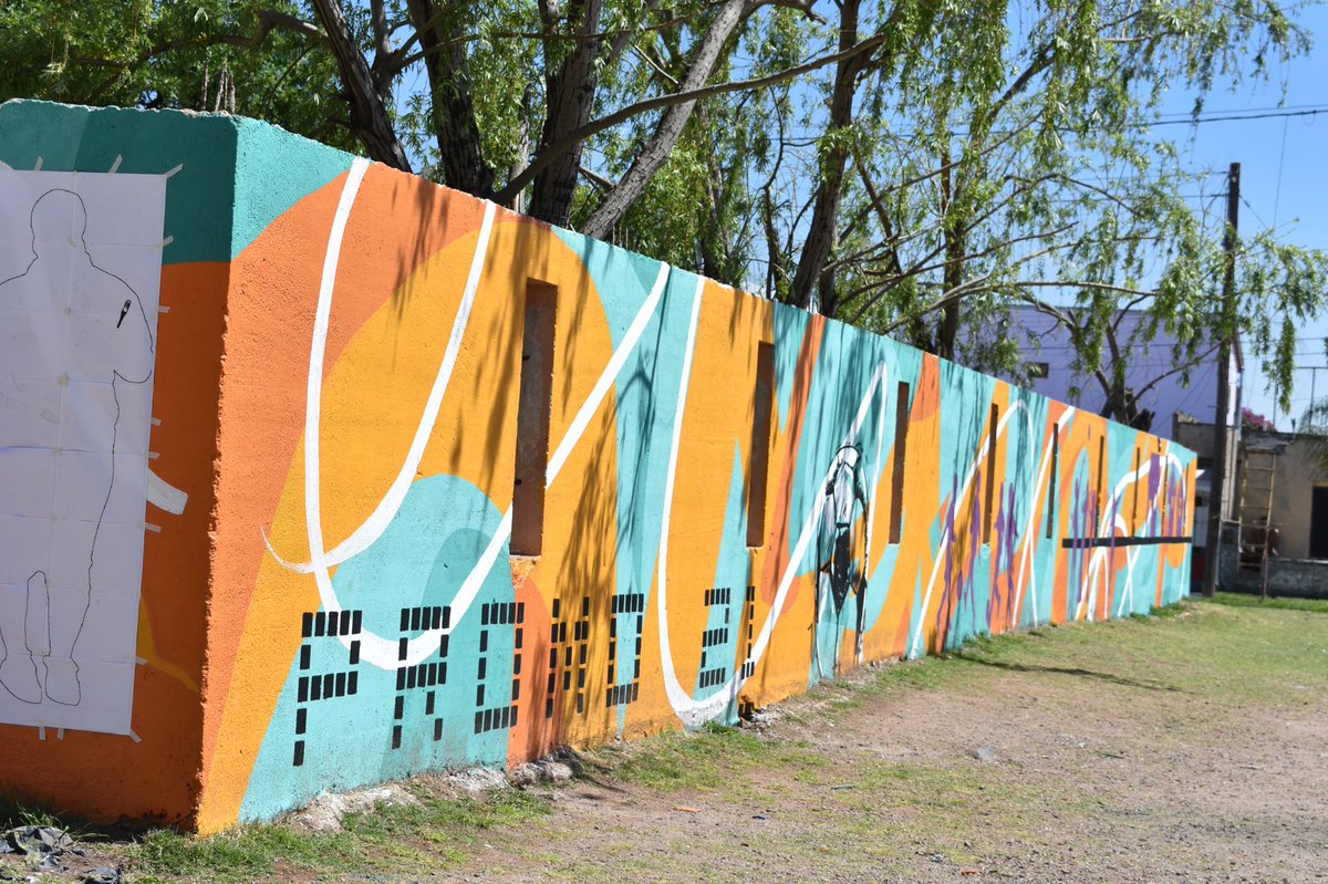tori_flores's tweet photo. 🔹En barrio #SanJorge trabajando junto a los alumnos y alumnas de sexto grado del colegio 2 de abril pintamos un mural para poner #RELindo la zona del cole 😄🌎
De esta forma trabajamos para tener una #RECiudad para todos y todas ❤️🌱
#CórdobaDePie #CórdobaCapital https://t.co/5KcA37SaxV