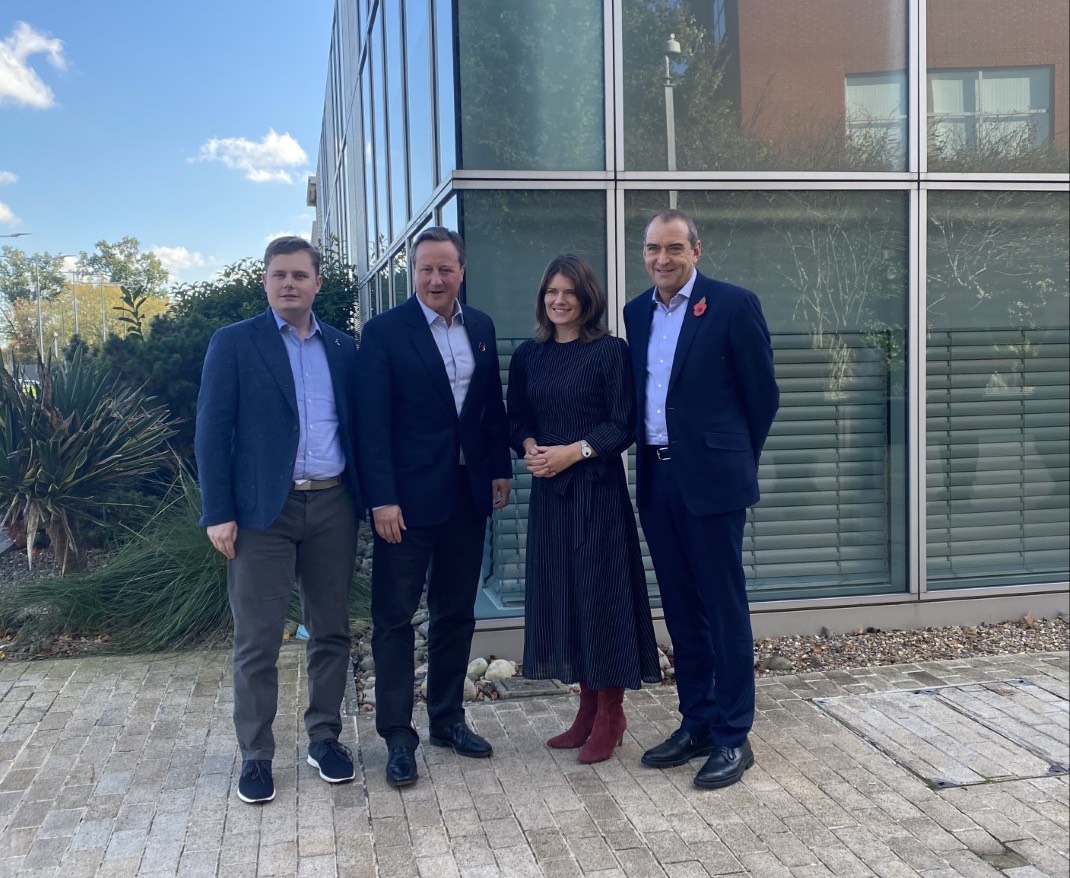 David_Cameron's tweet photo. Excellent to visit @Roche this week in my capacity as @AlzResearchUK President. With progress into dementia research advancing, great to discuss the current challenges and opportunities faced, by industry and more widely. Together we can #MakeBreakthroughsPossible. https://t.co/GHYhsr9hB5