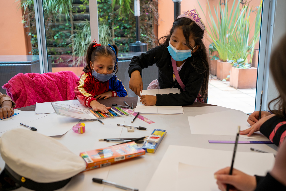 rattapallax's tweet photo. Remarkable #comic book creation workshop in #bogota with children from @ninasdeluz and survivors from @OrgNataliaPonce . #powerofpriya #CDAF
@PartnersAmerica @CultureAtState @midbo_doc @USEmbassyBogota https://t.co/344C15hfBd